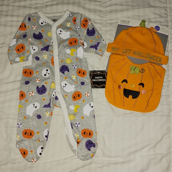 Halloween Sleeper Beanie & Bib - Picture 1 of 4